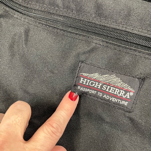 High Sierra Passport to Adventure laptop/messenger bag - Picture 8 of 10